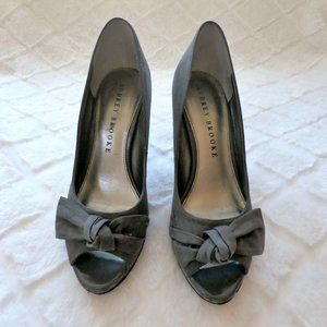 2/$20 Peep Toe Stilleto 7 Platform Suede Bow